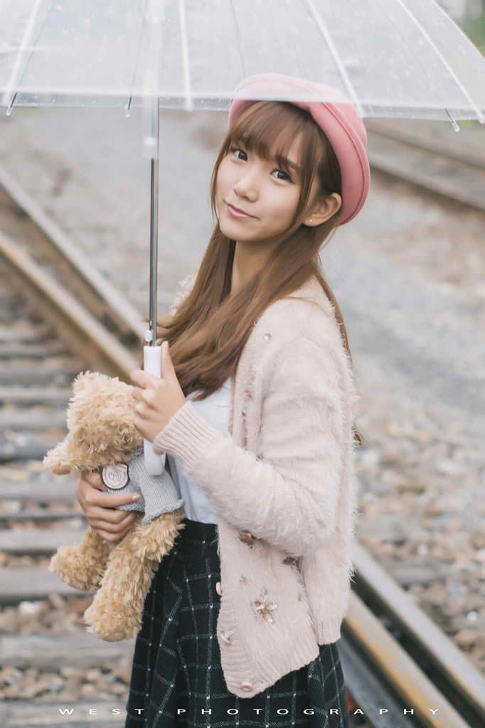 女子暴打鳄鱼